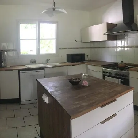 D'hotes Sous Les Grands Chenes Scandinave * Saint-Étienne-de-Corcoué