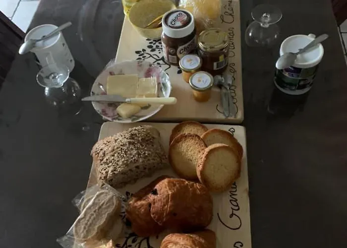 D'hôtes Sous Les Grands Chênes Scandinave * Saint-Etienne-de-Corcoue